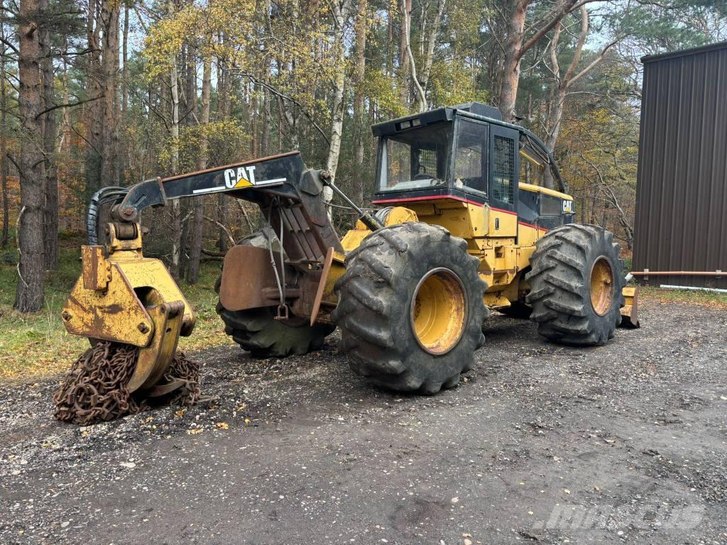 CAT 525B Skidder Skidery