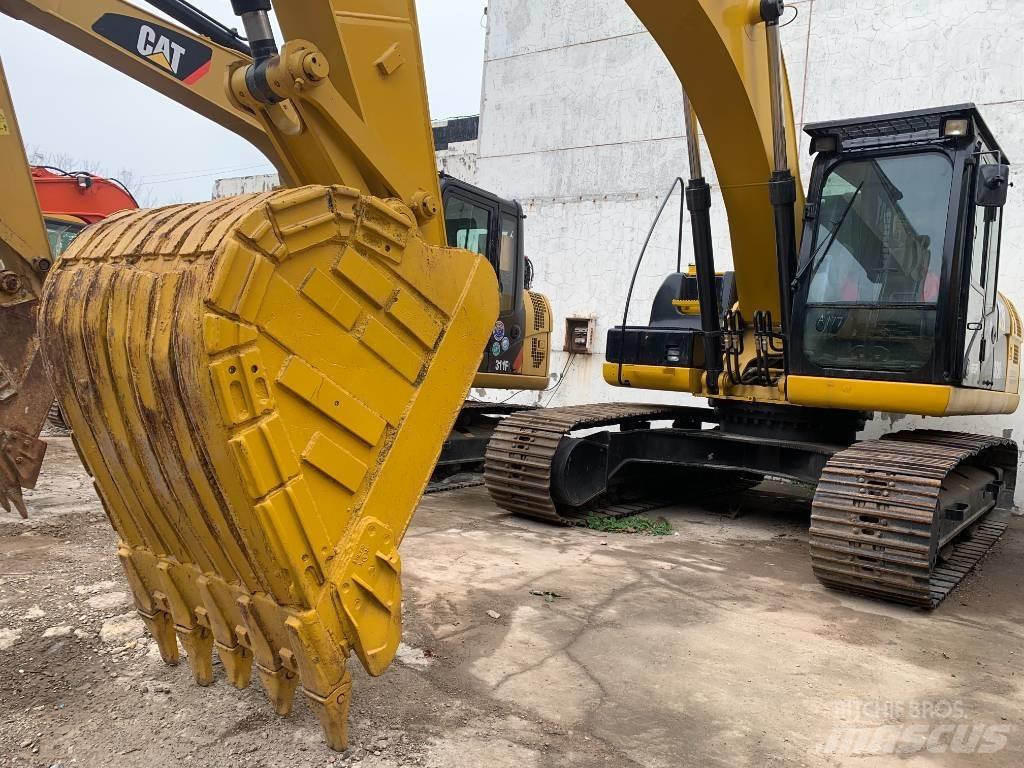 CAT 323 D L Koparki gąsienicowe