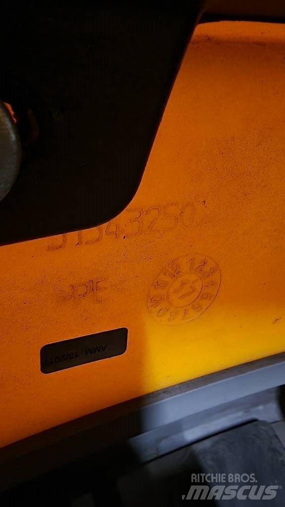 Jungheinrich EZS570 Ciągniki siodłowe