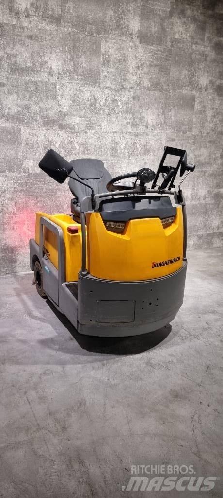Jungheinrich EZS570 Ciągniki siodłowe