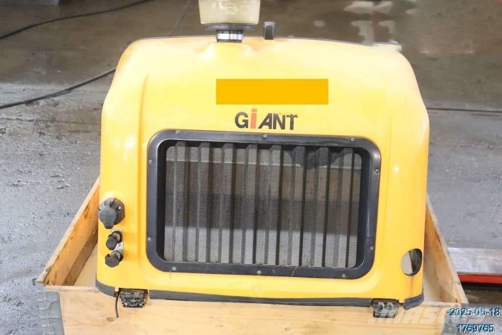 GiANT V 6004 T Kabiny i wnętrze