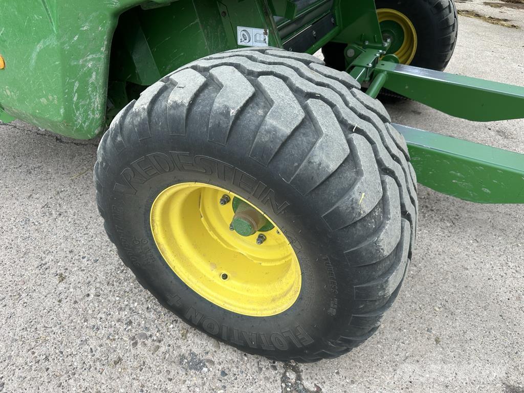 John Deere V461M Prasy zwijające