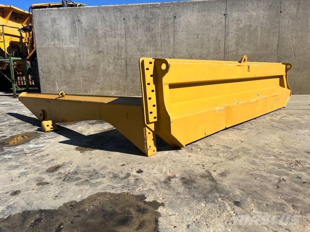 CAT TAILGATE CAT 735 Skrzynie ładunkowe