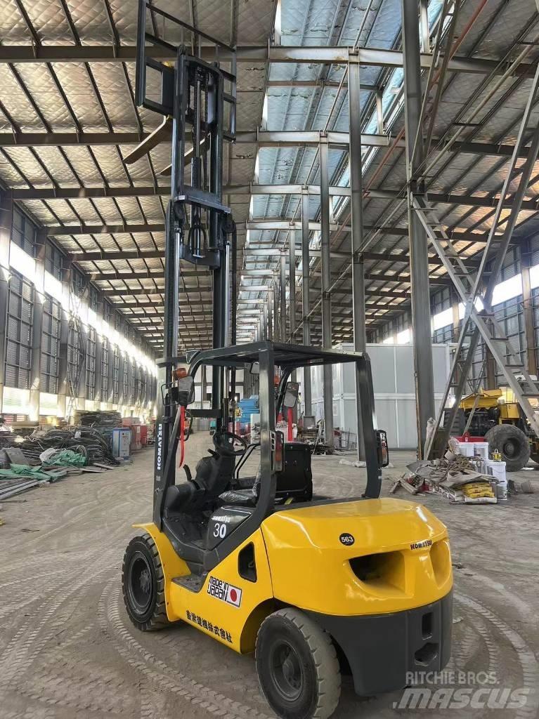 Komatsu FD 30 T-17 Wózki Diesla