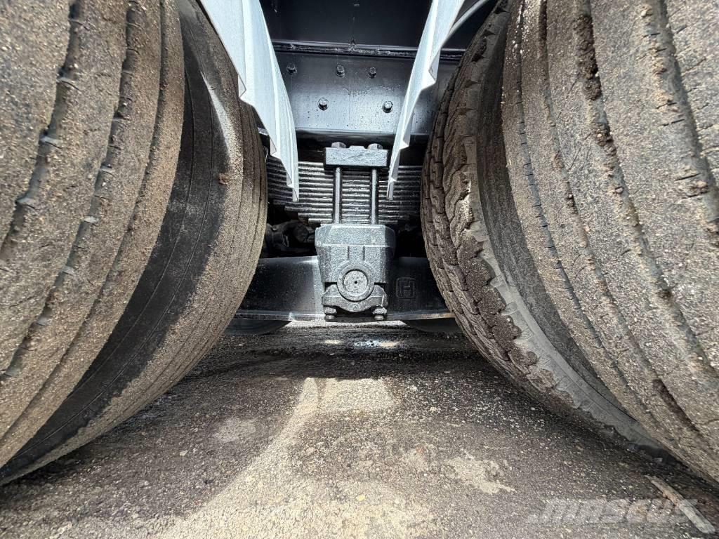 Freightliner 114 SD Kombi / koparki ssące