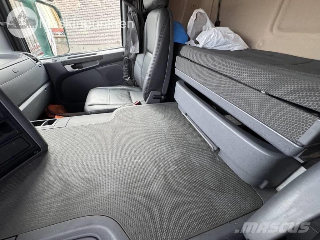 Scania P 320 Samochody ciężarowe ze skrzynią zamkniętą