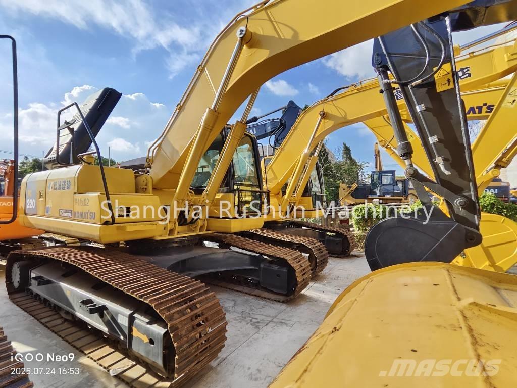 Komatsu 220-8 Koparki gąsienicowe