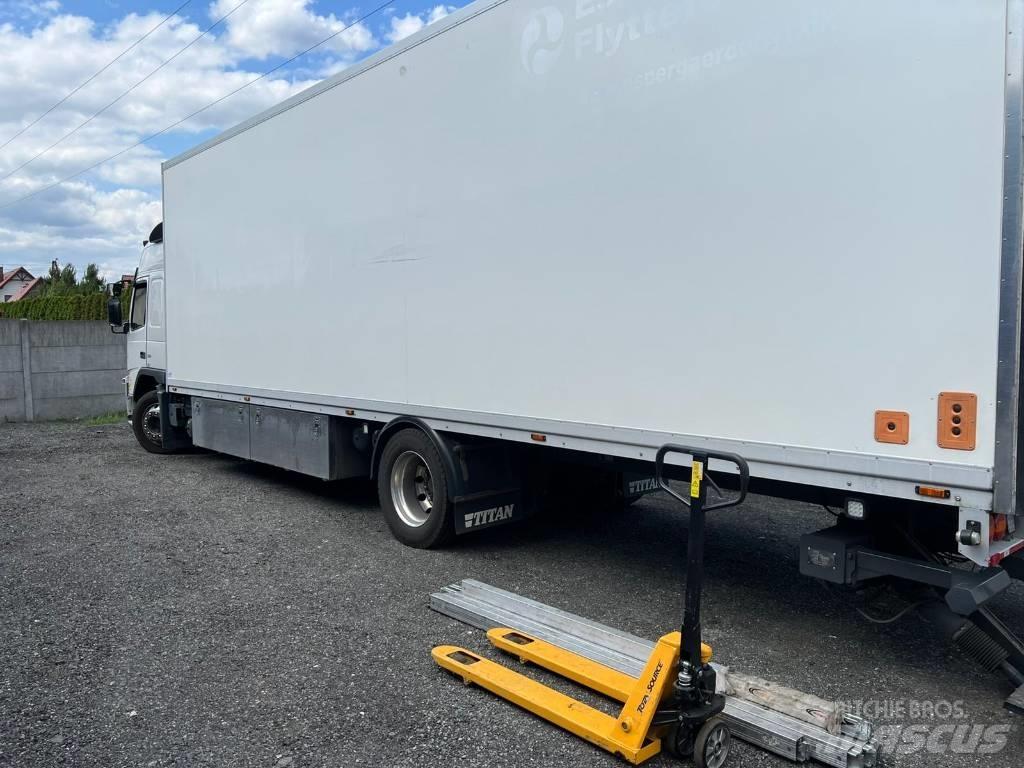 Volvo FM 330 Samochody ciężarowe ze skrzynią zamkniętą