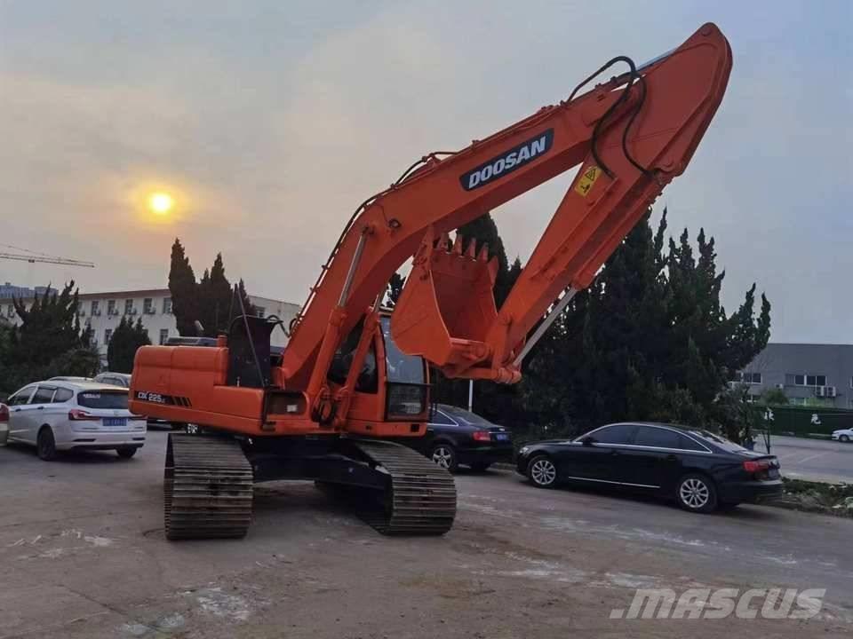 Doosan DX 225 Koparki gąsienicowe