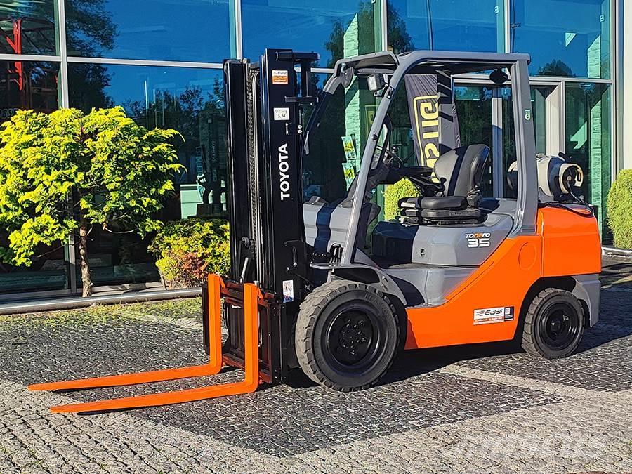 Toyota 02-8FGJF35 Wózki LPG