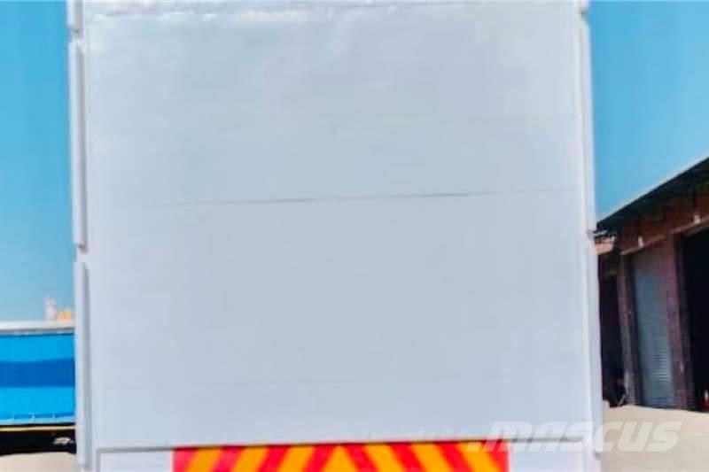  Custom Curtainside Inne przyczepy