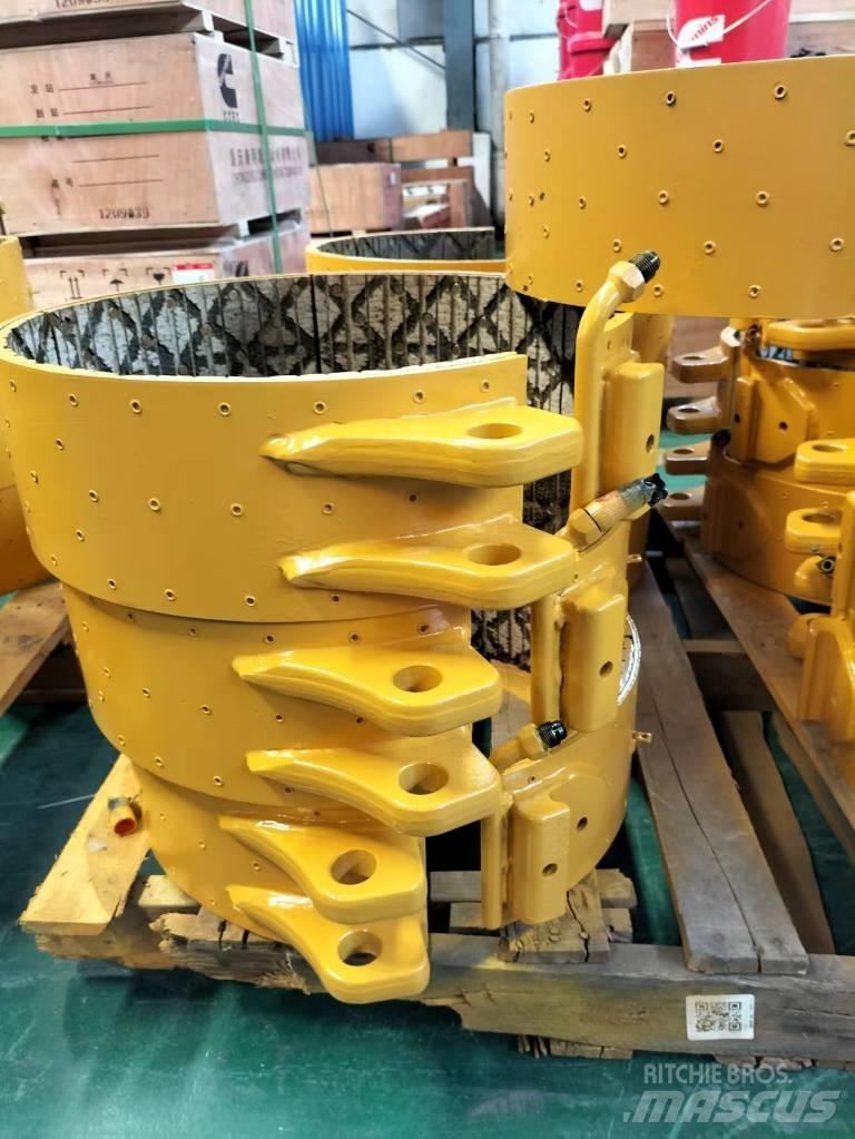 Komatsu D155 Hamulce