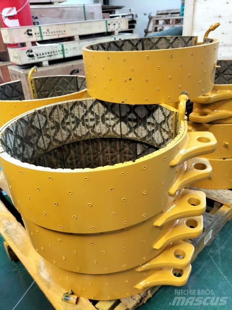 Komatsu D155 Hamulce