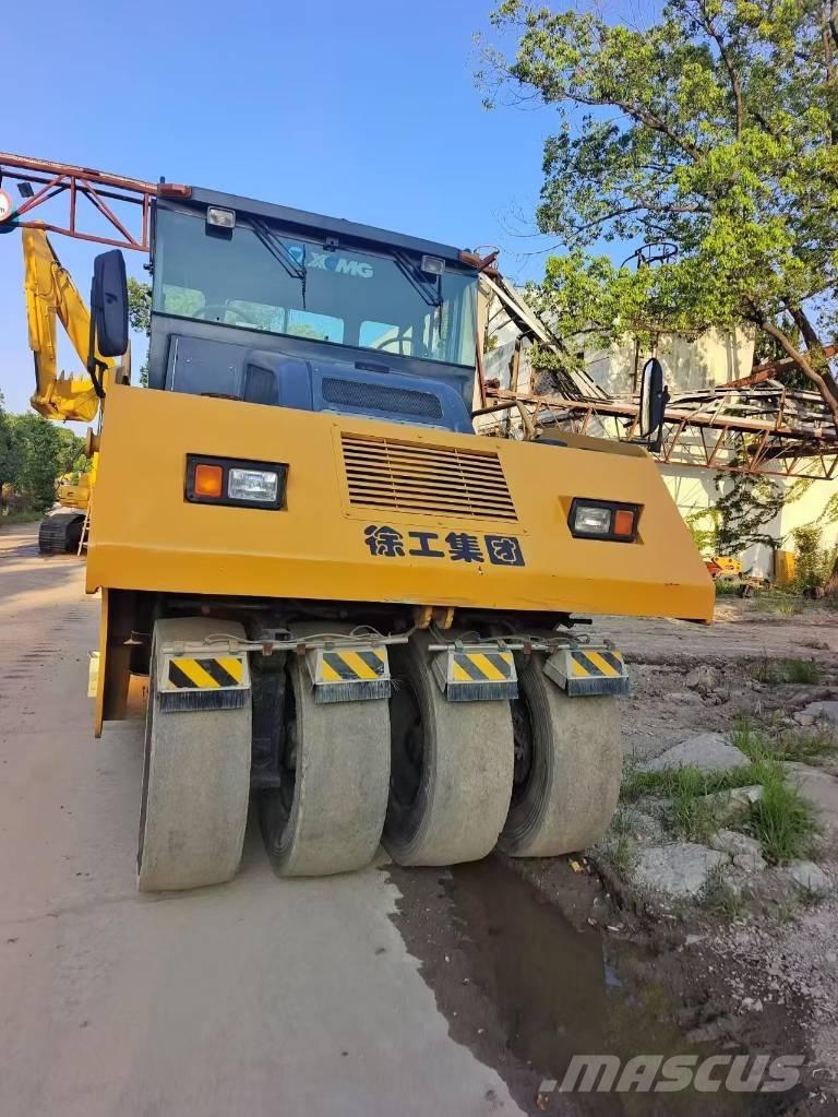 XCMG XP 263 Walce ogumione