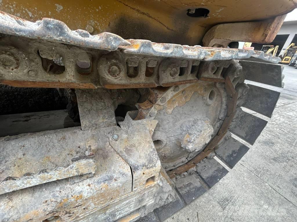 CAT D 3 C III Spycharki gąsienicowe