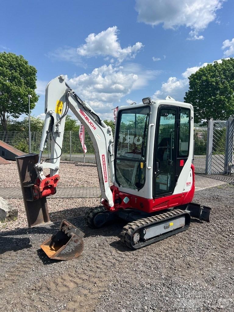 Takeuchi TB 216 Minikoparki