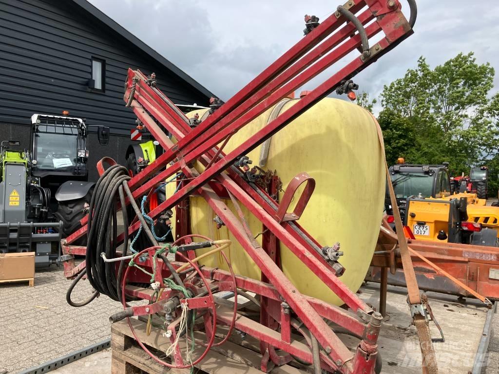 Hardi NK 600 Zamontowane opryskiwacze