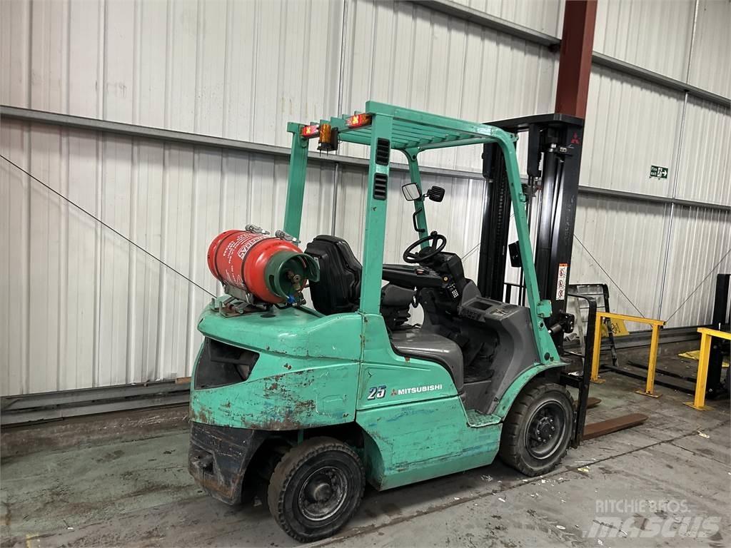 Mitsubishi FG25NT Wózki LPG