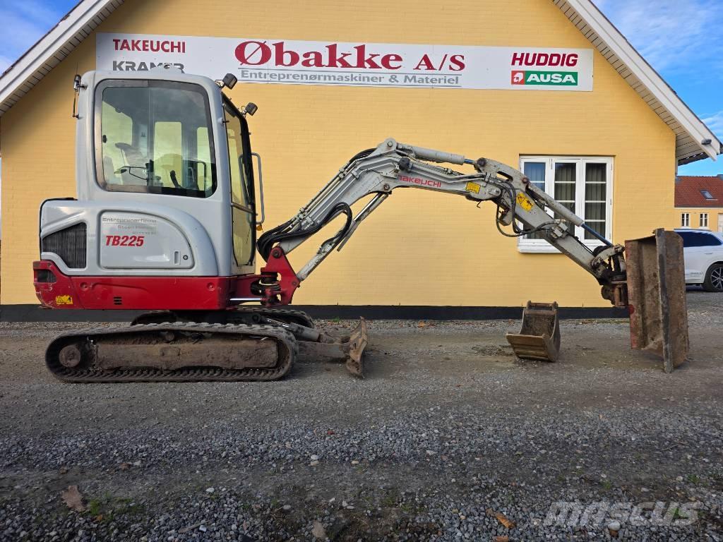 Takeuchi TB 225 Minikoparki