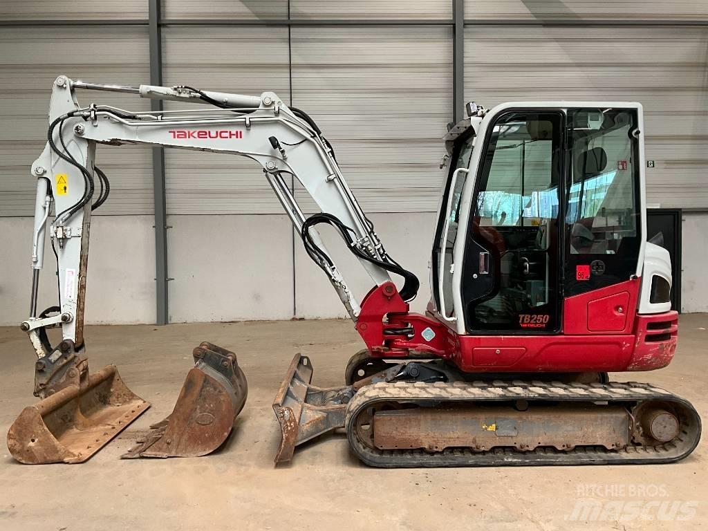 Takeuchi TB 250-2 Minikoparki