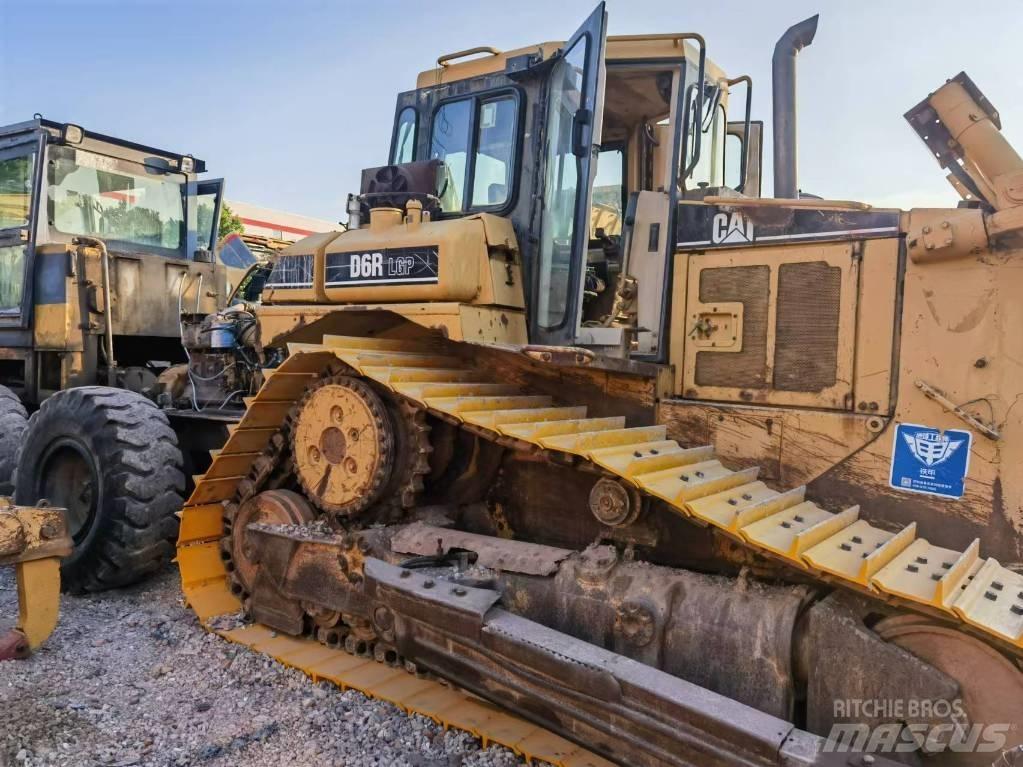 CAT D 6 R Spycharki gąsienicowe