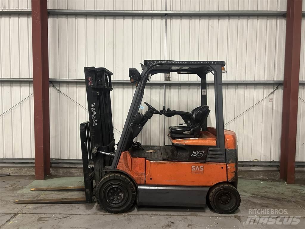 Toyota 7FBMF25 Wózki elektryczne