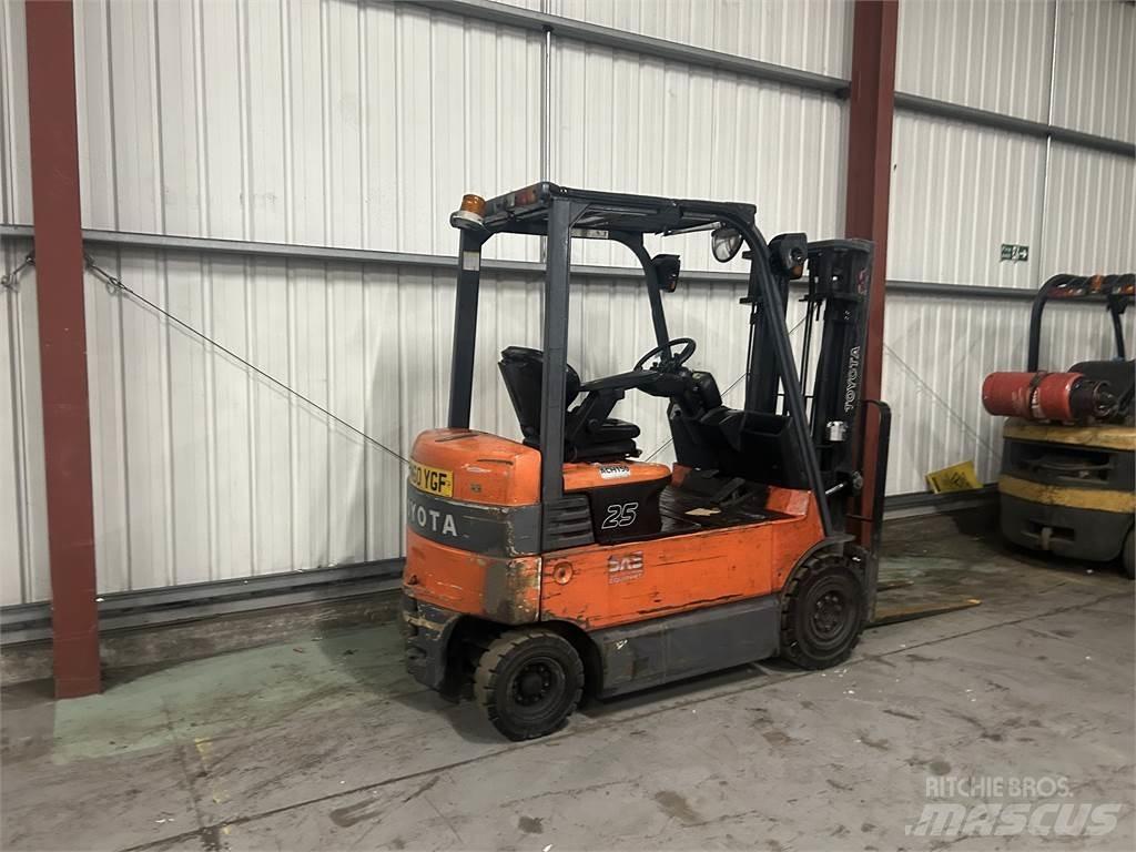 Toyota 7FBMF25 Wózki elektryczne