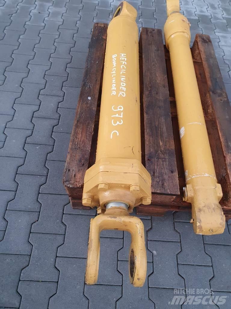 CAT 973 C Mosty, wały i osie