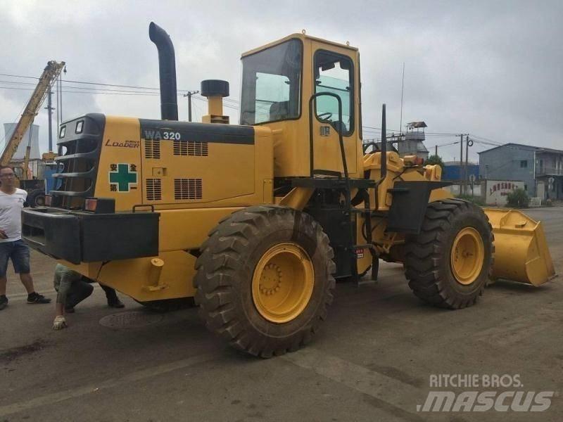 Komatsu WA 320 Koparko-ładowarki