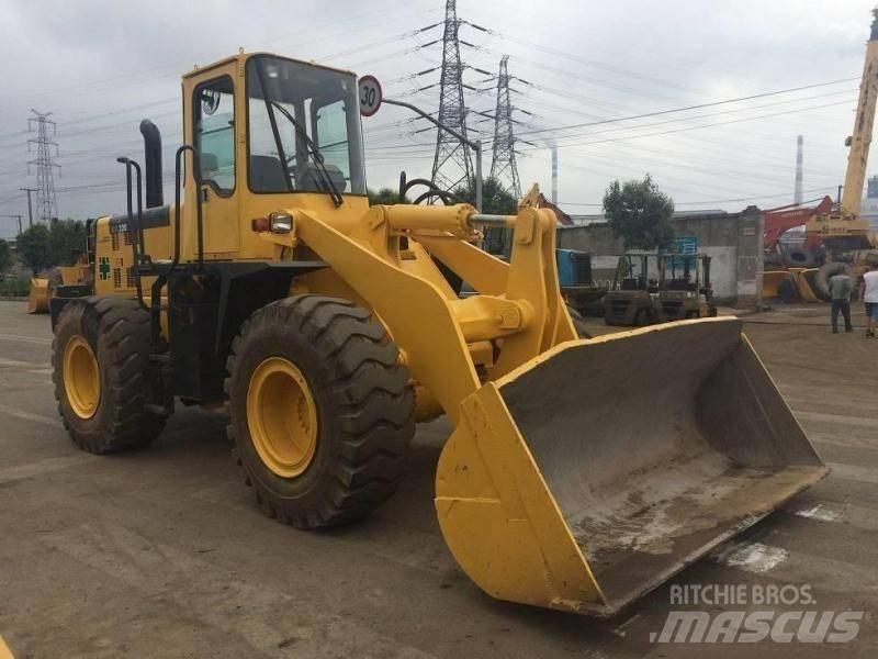 Komatsu WA 320 Koparko-ładowarki