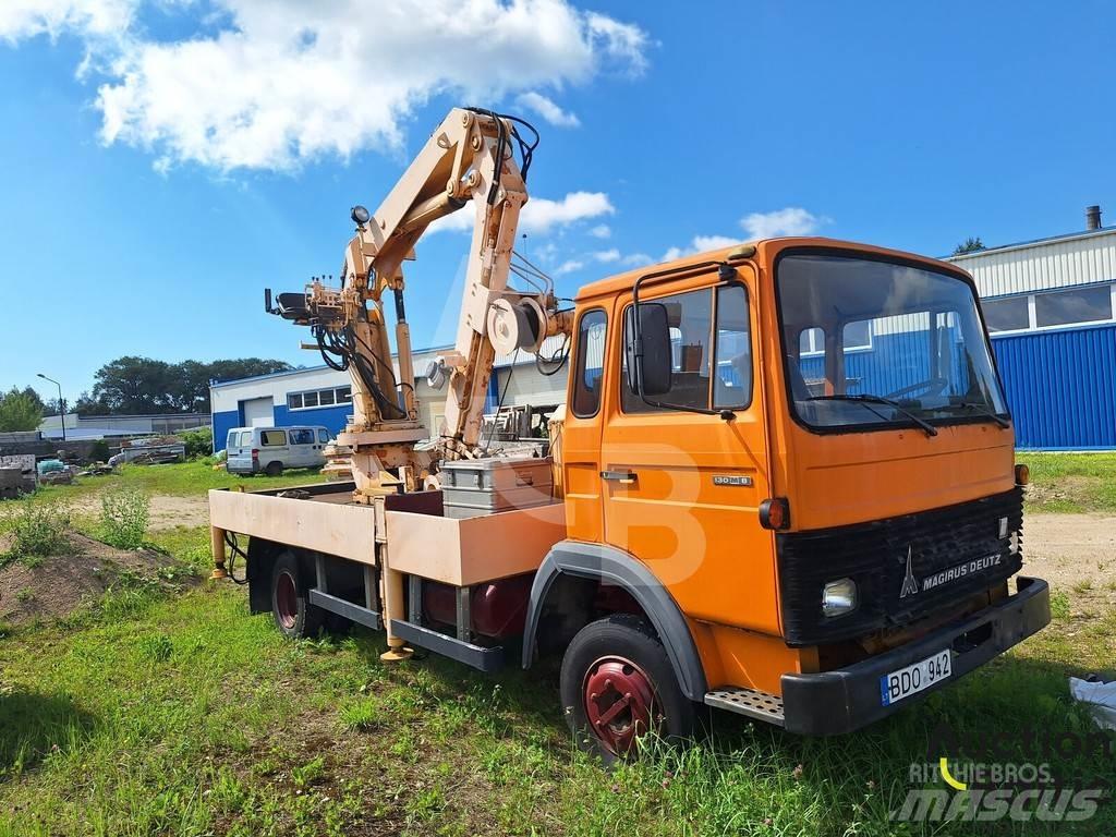 Magirus 130 M 8 Ciężarówki typu Platforma / Skrzynia
