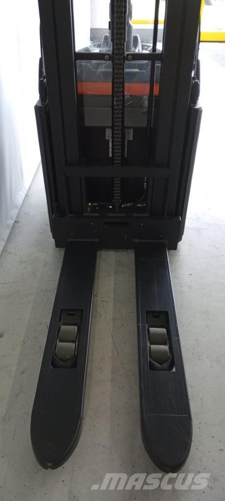 Toyota SPE160L Samojezdne maszyny do załadunku