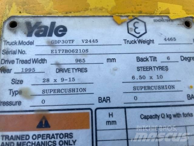 Yale GDP30TF Wózki Diesla