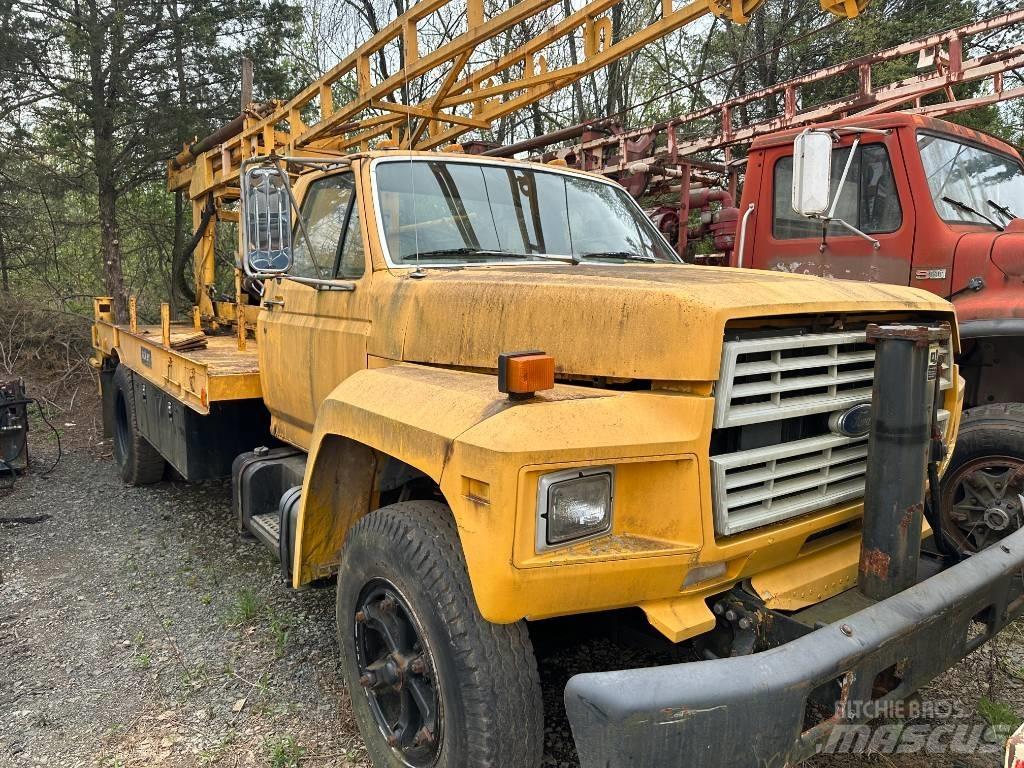 Ford F 700 Ciężarówki typu Platforma / Skrzynia