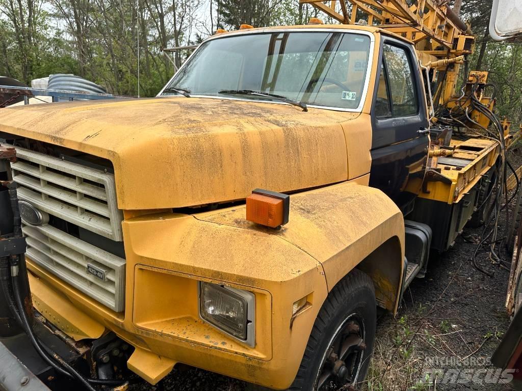 Ford F 700 Ciężarówki typu Platforma / Skrzynia