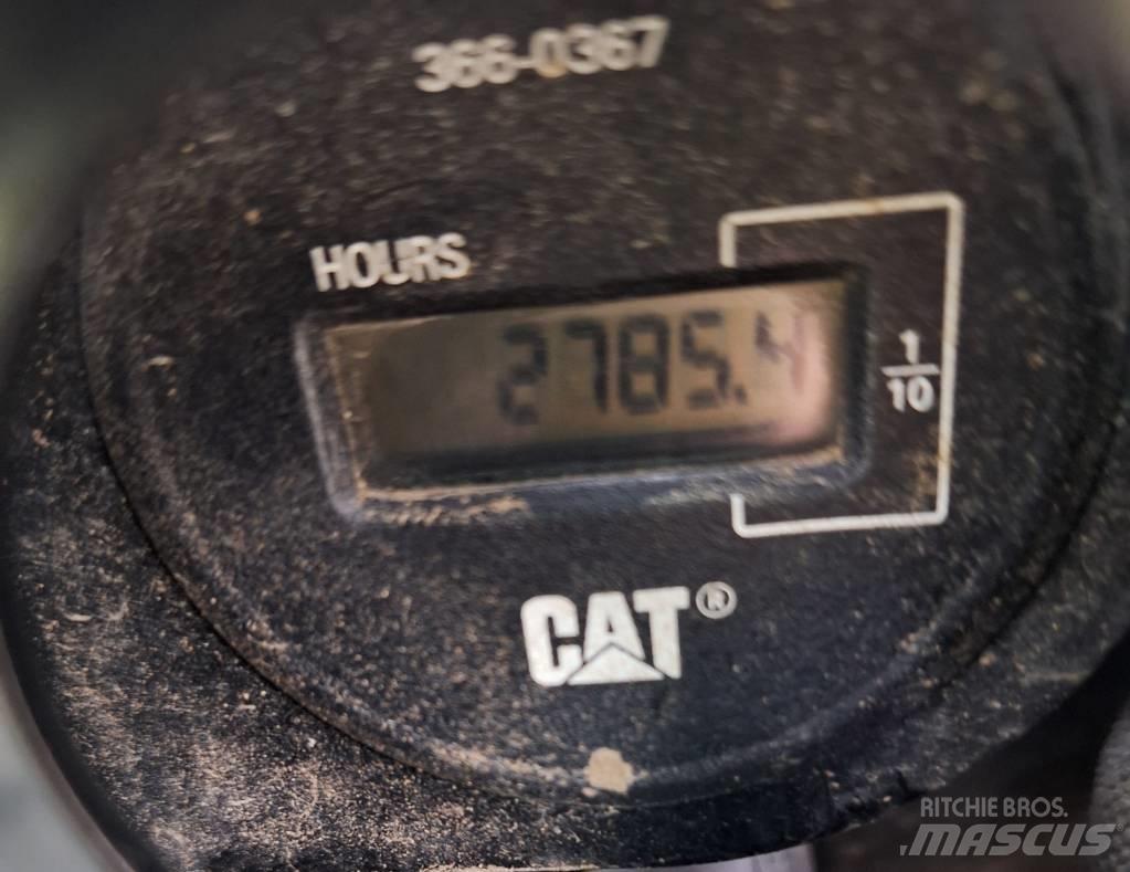 CAT 305 E2 + Powertilt Minikoparki