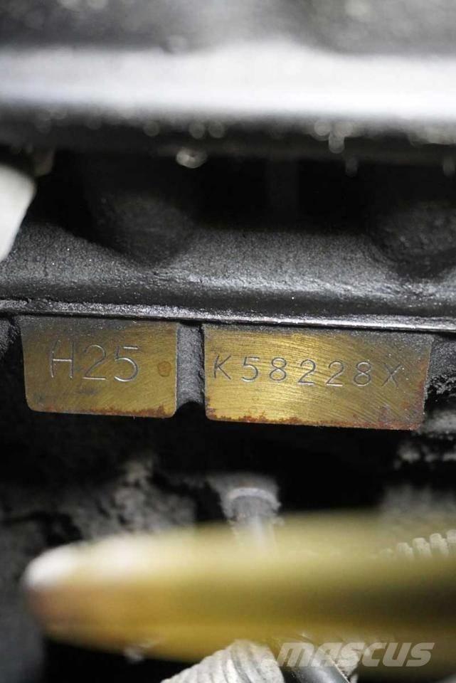 Nissan UGD02 A 32 PQ Wózki LPG