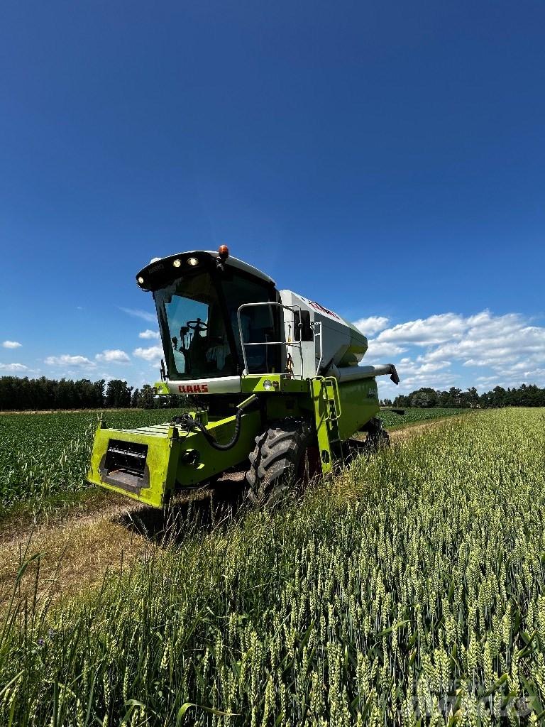 CLAAS Avero 240 Kombajny zbożowe