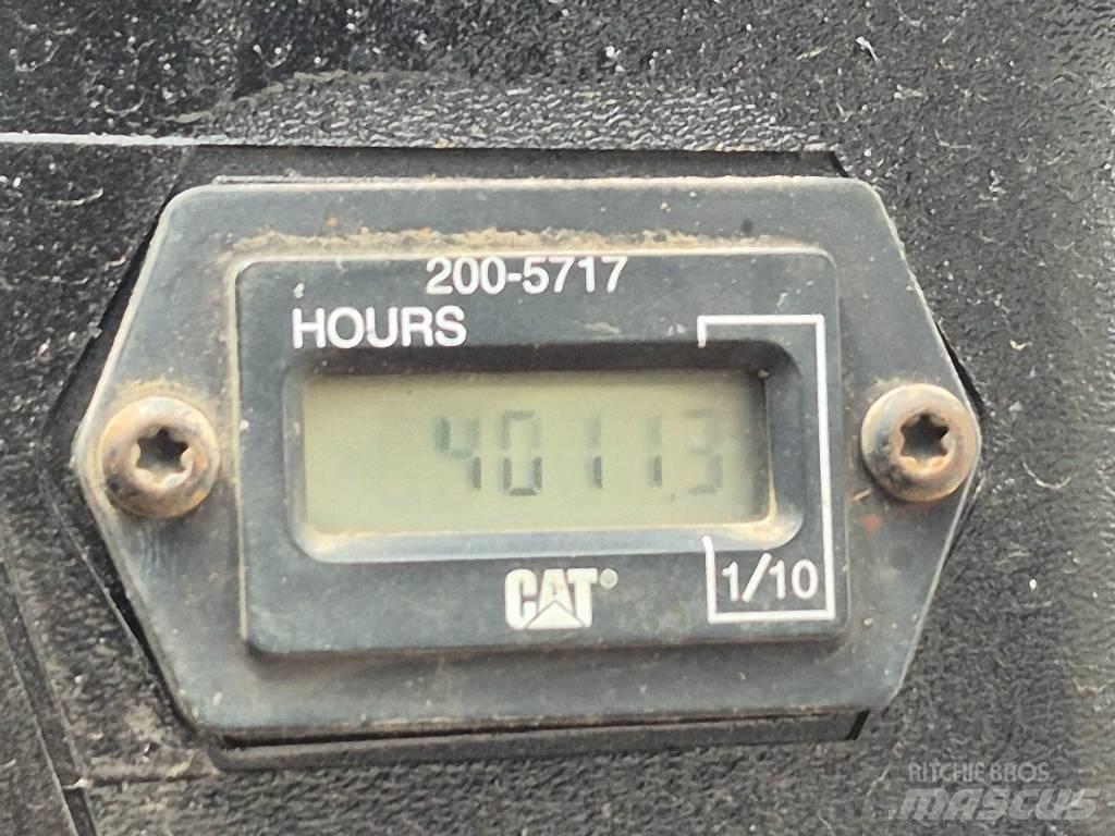 CAT 236 B Ładowarki burtowe