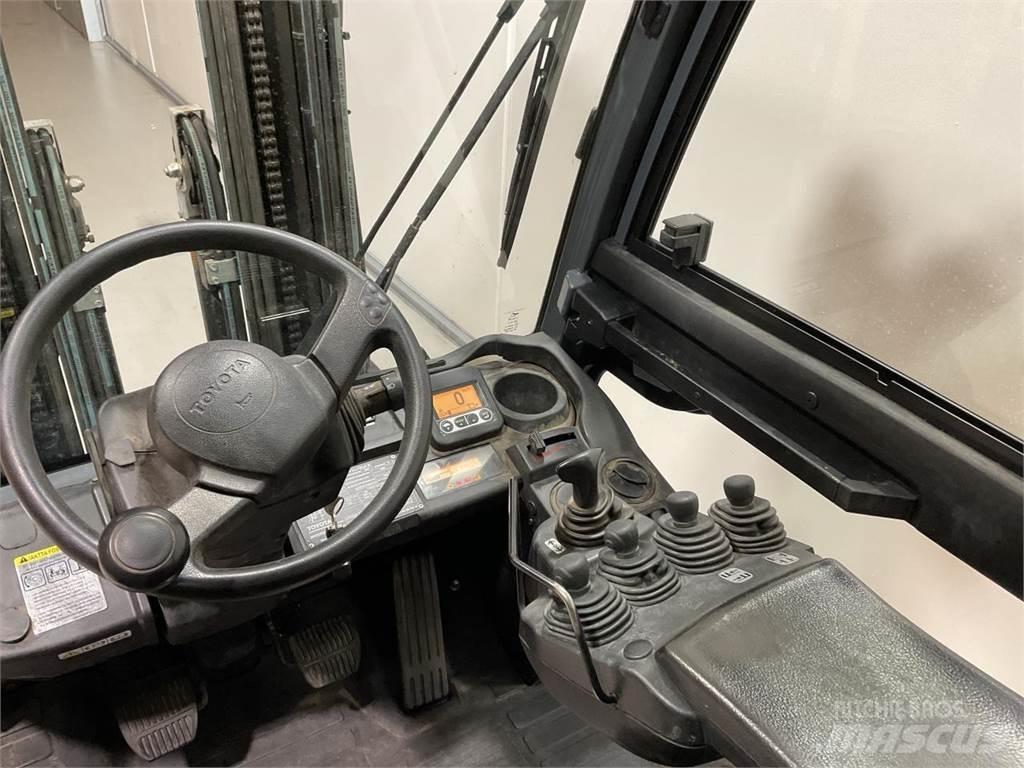 Toyota 52-8FDF30 Wózki Diesla