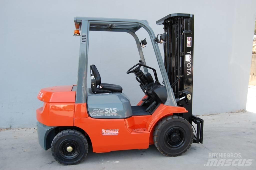 Toyota 7 FD 25 Wózki Diesla