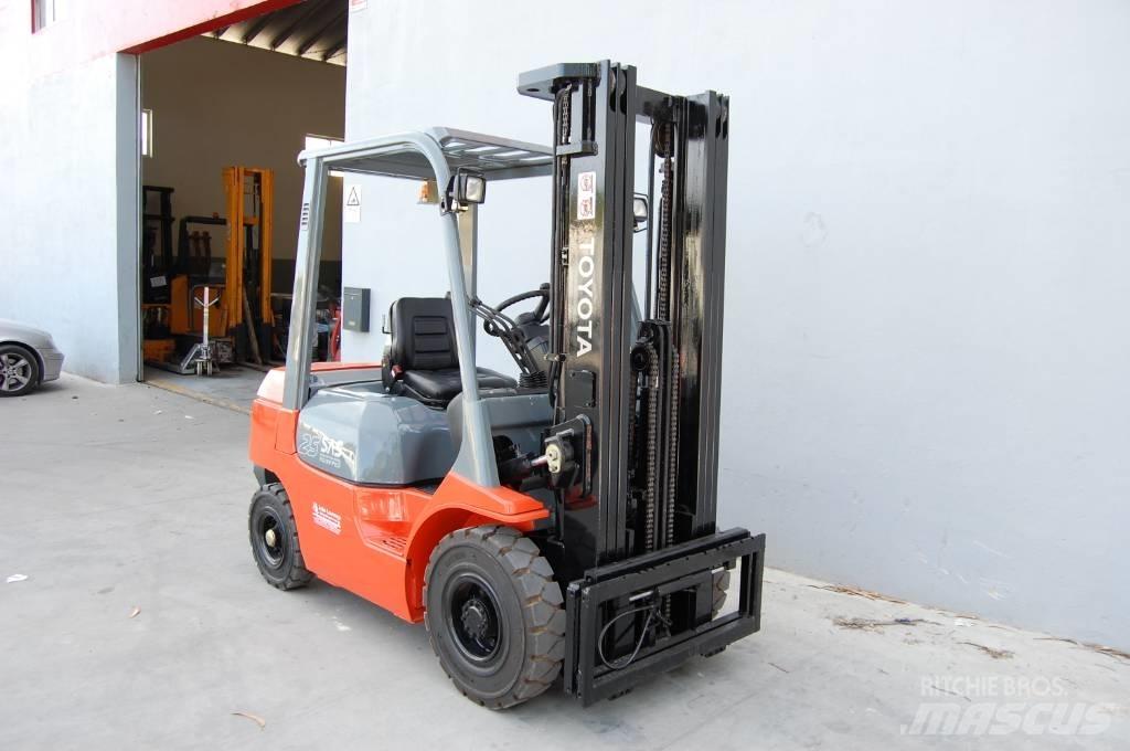 Toyota 7 FD 25 Wózki Diesla