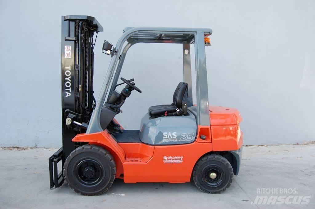 Toyota 7 FD 25 Wózki Diesla