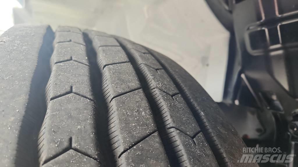 Hino 268 Samochody ciężarowe ze skrzynią zamkniętą