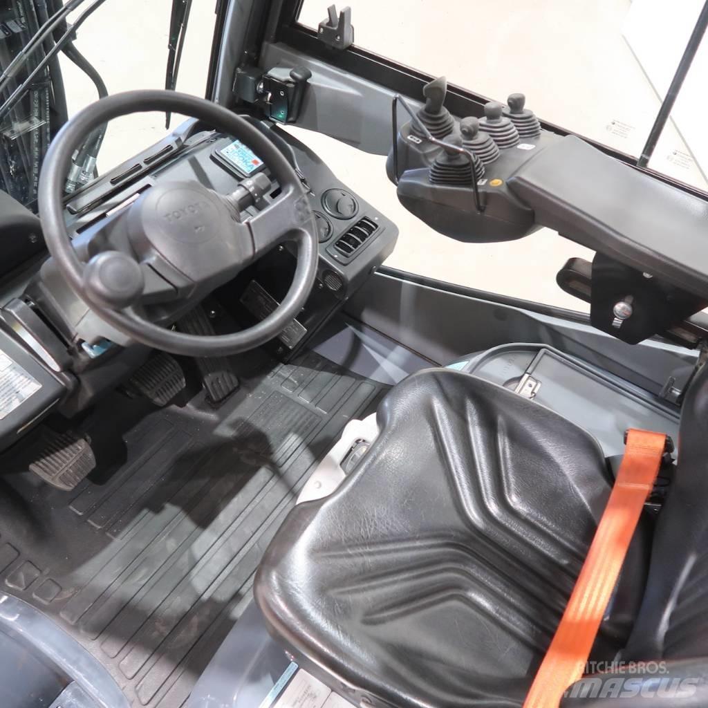Toyota 02-8FGJF35 Wózki LPG
