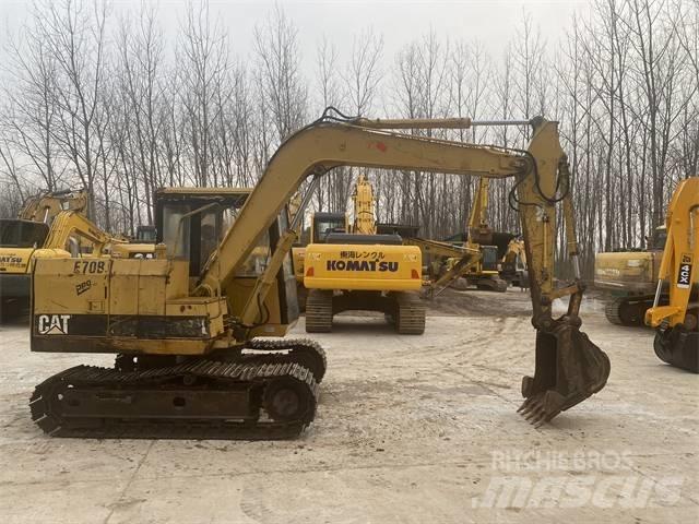 CAT E70B Koparki gąsienicowe