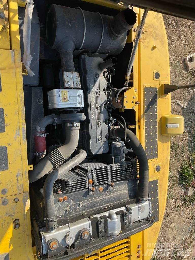 Komatsu 210 Koparki gąsienicowe