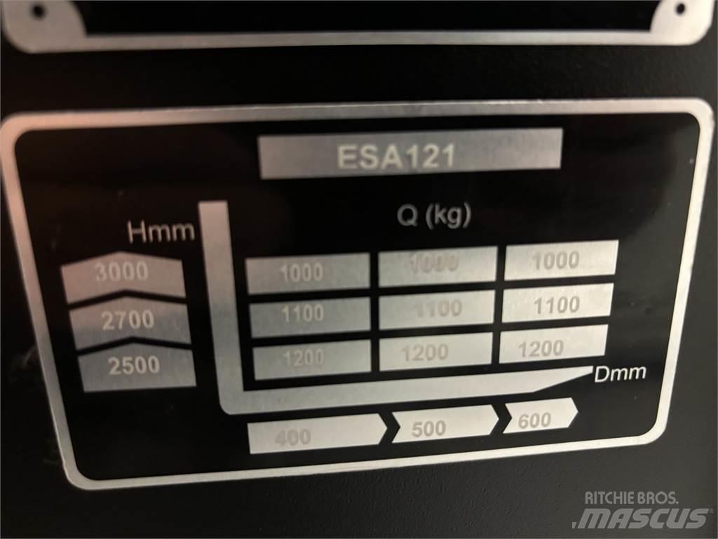 ESA 121 Wózki widłowe unoszące z dyszlem