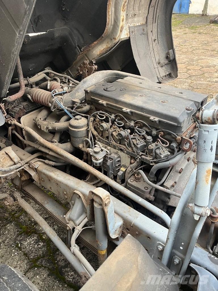 Mercedes-Benz 814 Ciężarówki typu Platforma / Skrzynia