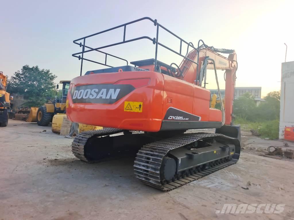 Doosan DX 225 LC Koparki gąsienicowe